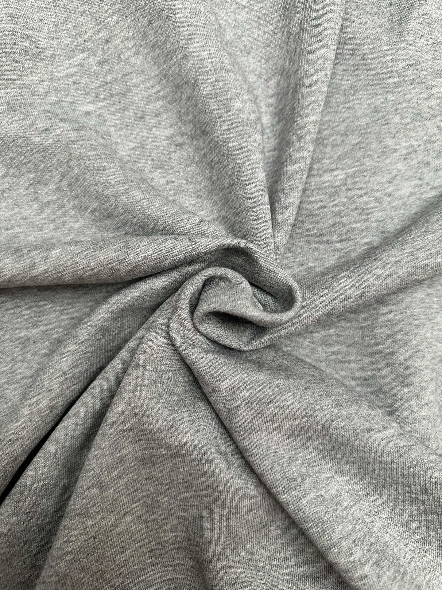 P280 RalphLauren/Ralph Lauren 2025 new autumn and winter large embroidered hooded sweatshirt Ralph Lauren's age-reducing item, the coat fabric is made of 60% cotton ➕40% polyester, which not only retains the softness, comfort and breathability of cotton, but also adds the wear resistance and wrinkle resistance of polyester fiber, making the clothes more durable and easy to care for. Even in slightly cooler weather, you won't feel stuffy when wearing it. This kind of fabric has a natural crisp feel and is not easy to pill or deform. Hooded design effectively improves thermal insulation performance. The embroidery on the chest and the fabric are of the same color. The colors are full, three-dimensional and lifelike, adding a bit of liveliness and interest to the whole sweatshirt. There is no pressure to dress, regardless of age or gender. Complete accessories!  Color: navy blue, black, gray size: S-xL